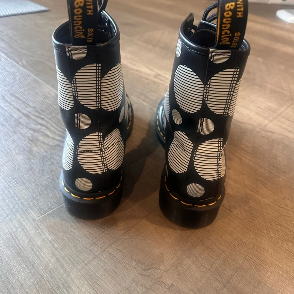 Dr. Martens 1460 Yayoi Polka Dot Black/white Lace Up Boots. Size 7 - Picture 3 of 7